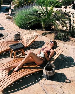 Viviane Geppert feet photo thumbnail