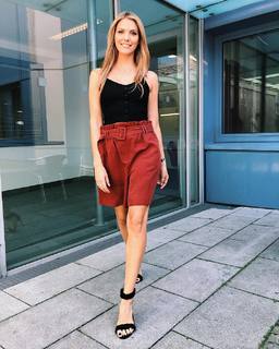 Viviane Geppert feet photo thumbnail