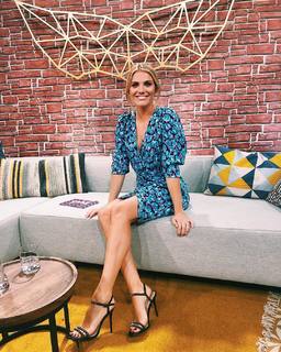 Viviane Geppert feet photo thumbnail