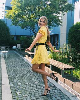 Viviane Geppert feet photo thumbnail