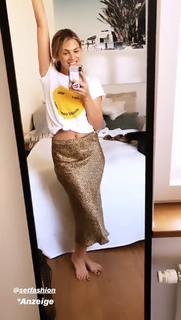 Viviane Geppert feet photo thumbnail