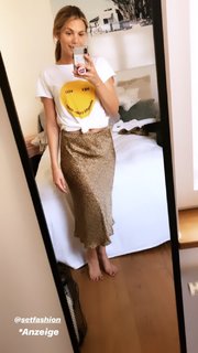 Viviane Geppert feet photo thumbnail