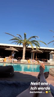 Viviane Geppert feet photo thumbnail