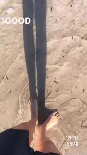 Viviane Geppert feet photo thumbnail