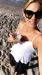 Viviane Geppert feet photo thumbnail