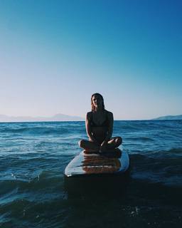 Viviane Geppert feet photo thumbnail