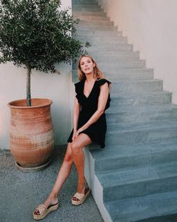 Viviane Geppert feet photo thumbnail