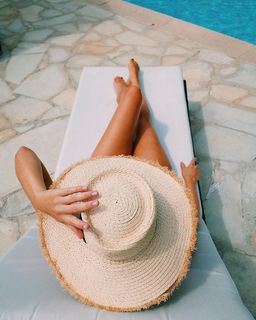 Viviane Geppert feet photo thumbnail