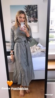 Viviane Geppert feet photo thumbnail