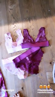 Viviane Geppert feet photo thumbnail