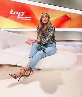 Viviane Geppert feet photo thumbnail