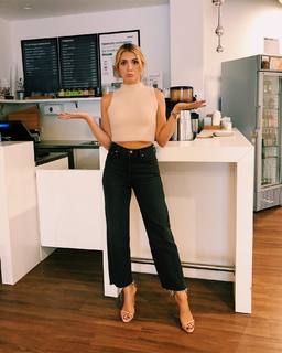 Viviane Geppert feet photo thumbnail