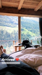 Viviane Geppert feet photo thumbnail