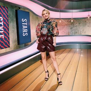 Viviane Geppert feet photo thumbnail