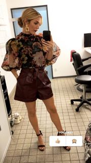 Viviane Geppert feet photo thumbnail