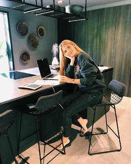 Viviane Geppert feet photo thumbnail