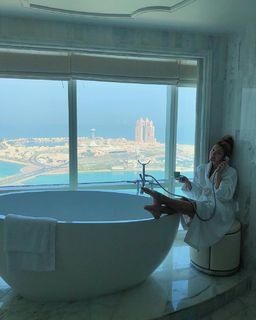 Viviane Geppert feet photo thumbnail