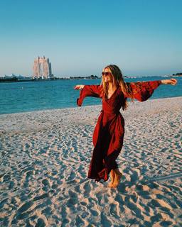 Viviane Geppert feet photo thumbnail