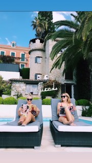 Viviane Geppert feet photo thumbnail