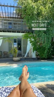 Viviane Geppert feet photo thumbnail