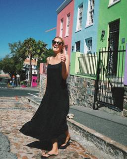 Viviane Geppert feet photo thumbnail