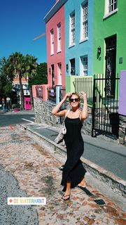 Viviane Geppert feet photo thumbnail