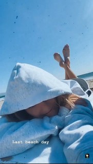 Viviane Geppert feet photo thumbnail