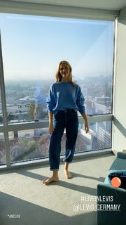 Viviane Geppert feet photo thumbnail