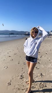 Viviane Geppert feet photo thumbnail