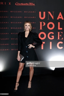 Viviane Geppert feet photo thumbnail