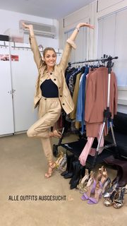 Viviane Geppert feet photo thumbnail