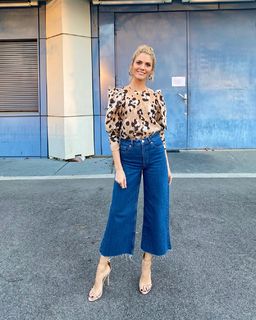 Viviane Geppert feet photo thumbnail