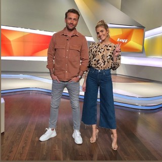 Viviane Geppert feet photo thumbnail