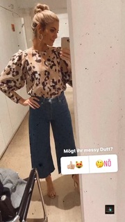 Viviane Geppert feet photo thumbnail