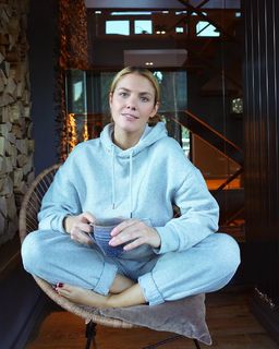 Viviane Geppert feet photo thumbnail