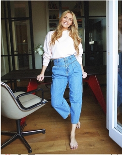 Viviane Geppert feet photo thumbnail