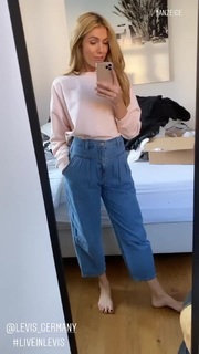 Viviane Geppert feet photo thumbnail