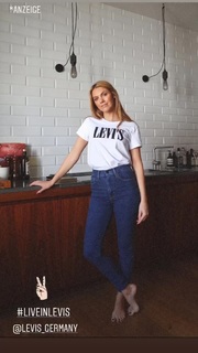 Viviane Geppert feet photo thumbnail