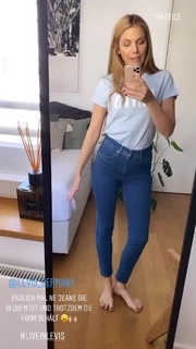 Viviane Geppert feet photo thumbnail