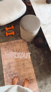 Viviane Geppert feet photo thumbnail