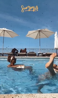 Viviane Geppert feet photo thumbnail