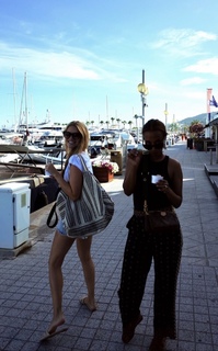 Viviane Geppert feet photo thumbnail