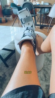 Viviane Geppert feet photo thumbnail