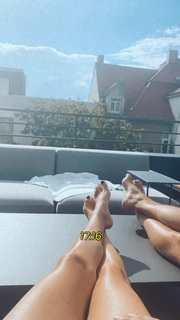 Viviane Geppert feet photo thumbnail