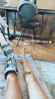 Viviane Geppert feet photo thumbnail