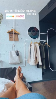 Viviane Geppert feet photo thumbnail