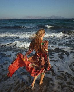 Viviane Geppert feet photo thumbnail