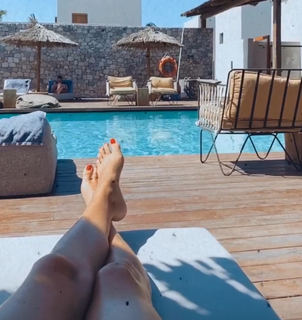 Viviane Geppert feet photo thumbnail