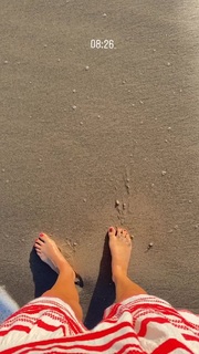 Viviane Geppert feet photo thumbnail