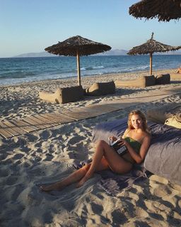 Viviane Geppert feet photo thumbnail